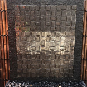 Water Wall – Black Squares