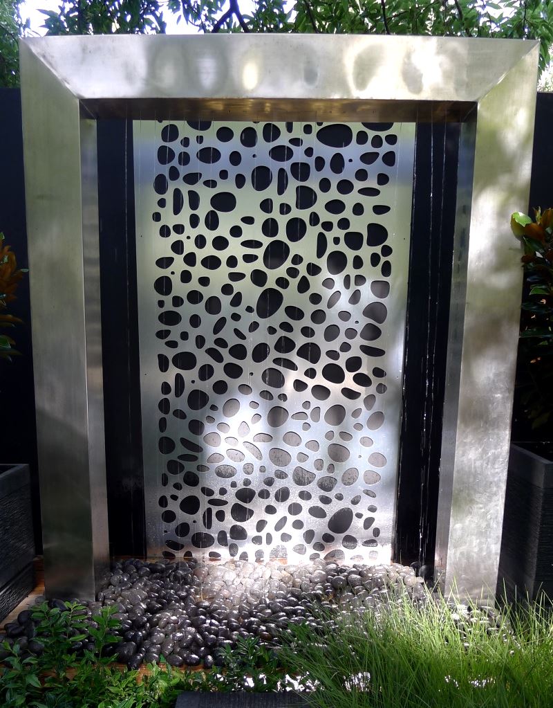 Rain shower with Pebbles Aluco Screen